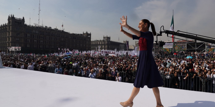 Masiva conmemoración de siete años de la 4T