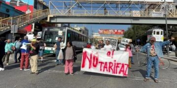 Apoya diputado Santiago González a usuarios del transporte contra el tarifazo