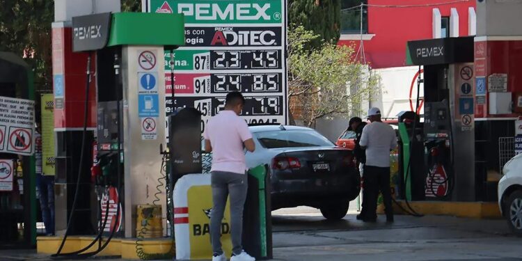Acuerdan mantener precio de la gasolina en 24 pesos hasta agosto
