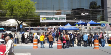 Demandarán maestros jubilados por vía jurídica a gobierno de Nuevo León