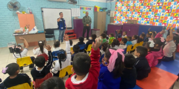 Equipan empresas a escuelas en zonas de bajos recursos en área metropolitana