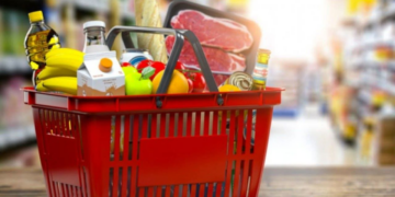 Acuerdan gobierno y empresarios mantener canasta básica en 910 pesos