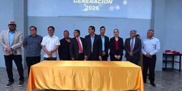 Exhorta diputado Santiago González a graduados a continuar preparándose