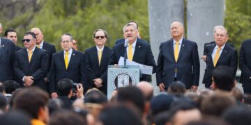 Refrenda Rector Santos Guzmán autonomía de la UANL
