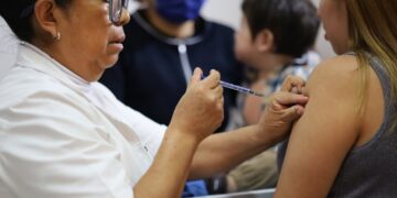 Se reducen casos de dengue, COVID-19 y sarampión en México