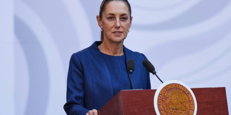 Mantiene Sheinbaum alta aprobación en encuestas