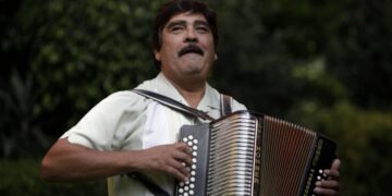 Convocan a elaborar Escultura en homenaje al “Rebelde de la Acordeón” Celso Piña