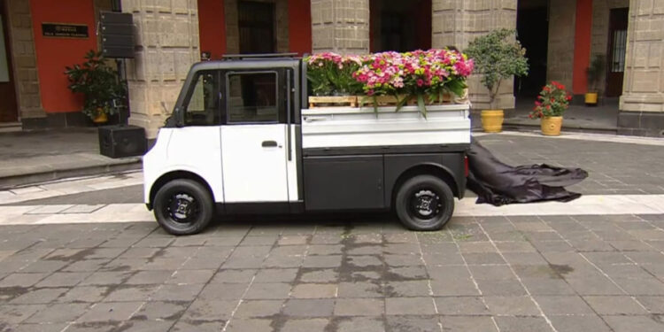 Presentan miniauto Olinia carga