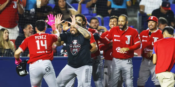 Paliza de Toros a Sultanes 15-7 y acarician título de la Zona Norte