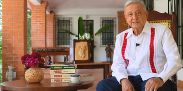 López Obrador reaparece con nuevo libro y elogia gestión de Claudia Sheinbaum